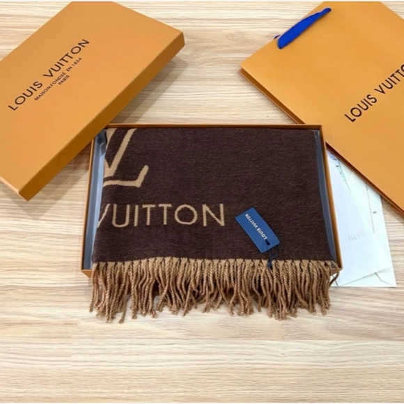 <AUTHENTIC>Louis Vuitton Scarf main image 1